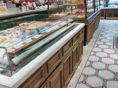 面包甜点陈列柜-TOUCH泰奇(宝杨宝龙广场店)