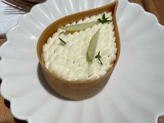 碧根果梨蛋糕-VERIE BAKEHOUSE