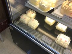 -红宝石·鲜奶小方·海派西点房(南丹店)