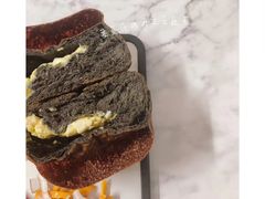 墨魚汁雞肉芝士面包-PAPER STONE BAKERY(天环店)