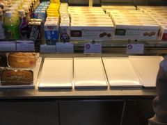 面包甜点陈列柜-凯司令西点房(虹桥路站店)