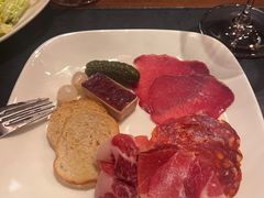 -恰餐厅及酒吧 CHAR Bar & Grill (北京丽都皇冠假日店)