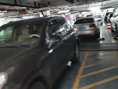 -虹桥火车站-停车场