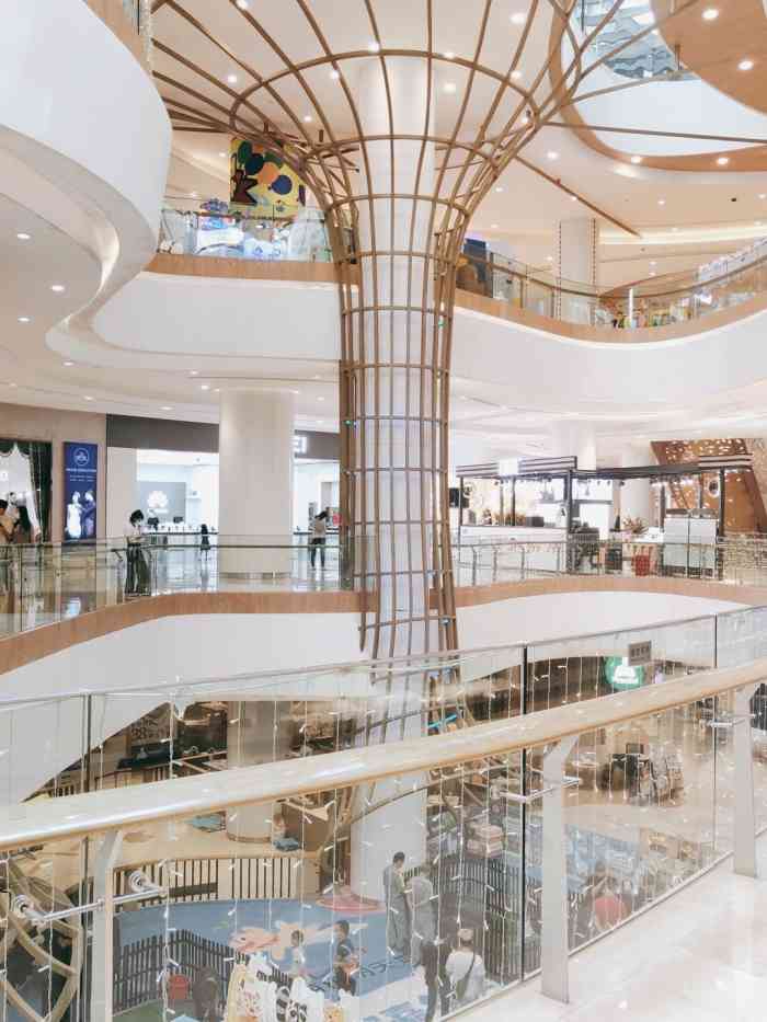 东海缤纷天地-"98位置车公庙c出口,沿着美食街一直走.