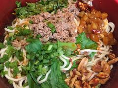 -爆炸头阿姨小四川正宗川味小吃(无任何分店)