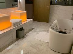 -上海滴水湖皇冠假日酒店