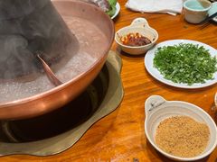 -一群羊手扒肉·火锅·早茶(远东公寓店)