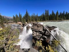 -阿萨巴斯卡瀑布观景点