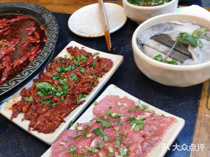 捞锅坝子老火锅(汽博中心店)冰镇鲜毛肚图片