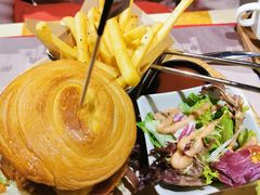 牛肉培根汉堡-遇见西木美式餐厅(体育路店)