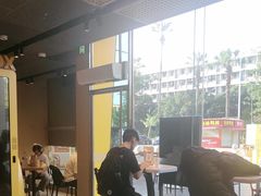 -麦当劳(中二横路店)