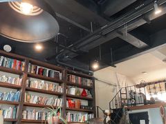 -房角石咖啡与书(吉大南校店)