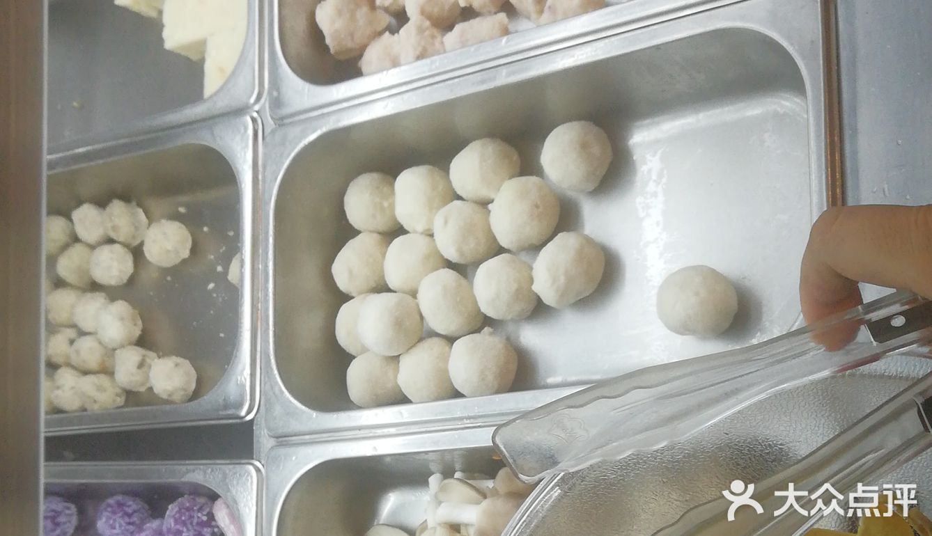 这家店是开在日月光地铁站出口处