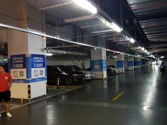 -龙湖虹桥天街-停车场