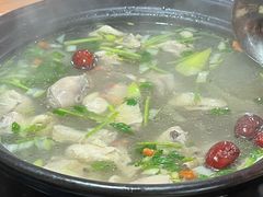 -果松木炭酸菜铜火锅·外婆参鸡汤