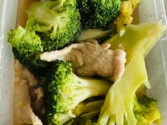 西兰花肉片饭-烧鹅濑(西华路店)