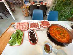 -毛辣果·贵州红酸汤牛肉火锅(西单店)