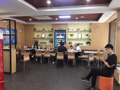 大堂-华莱士·全鸡汉堡(艳粉店)