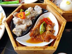 排骨大战凤爪-龙凤点心饼家·39年老字号(松岗店)