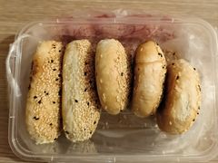 红豆沙蟹壳黄-江南蟹壳皇(新民桥店)