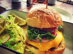 招牌澳洲牛肉汉堡-MIKAKU(万达广场上海宝山店)