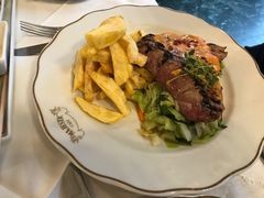 -Majestic Café