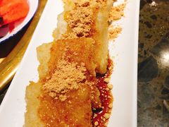 红糖糍粑-沪小二炭火蛙锅(淮海中路美食不夜城店)
