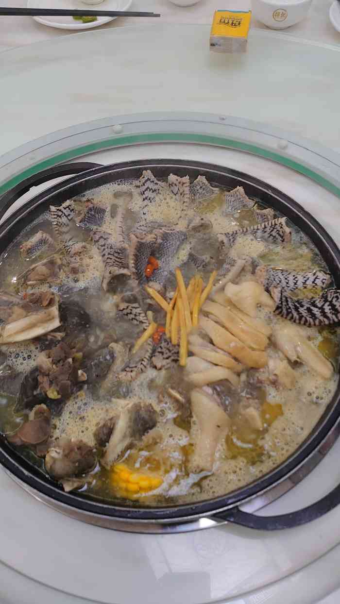 榕记·专注蛇宴(荔湾店)-"总共去过四次. 第一次,灯光,餐桌,大.