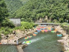 -安吉龙王山峡谷漂流