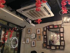 -layback cafe & bar