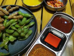 -山野的朋友露营炭火烤肉