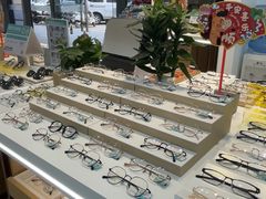 -广信眼镜·蔡司授权店(东汇城店)