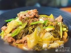 酸菜炒牛肉-唔止卤嘢·潮州府城菜(鹭江店)