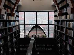 -钟书阁(松江泰晤士小镇店)