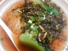 雪菜肉丝面-弄堂咪道-饭香·面香·馄饨香(兴梅店)