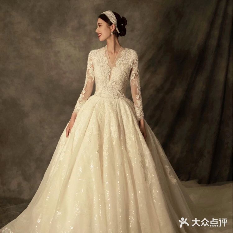 珍珠蕾丝婚纱