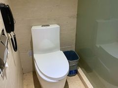 -皇马海口湾海景酒店(万绿园秀英港店)