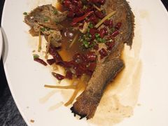 -鱼鲜饭香·招牌汽锅剁椒鱼头王