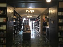 -钟书阁(松江泰晤士小镇店)