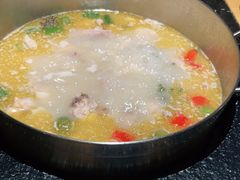 -洪氏嗨捞·广东猪肚鸡·椰子鸡火锅(西咸万象城店)