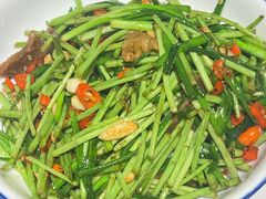 藜蒿炒腊肉-回家吃饭·地道南昌菜(建德观总店)