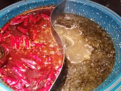 传统麻辣红油+有料酥肉豆花锅-吼堂老火锅(武汉 天地壹方南馆店)