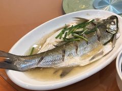 -亮河湾山庄
