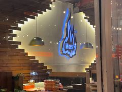 -何师烧烤·小龙虾·江湖川菜·精酿啤酒(成温店)