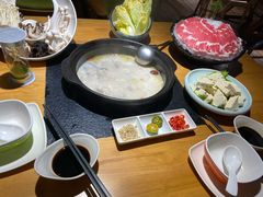 -洪氏嗨捞·广东猪肚鸡·椰子鸡火锅(西咸万象城店)