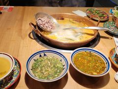 -洱火云南酸菜牛肉火锅(石景山当代商城店)