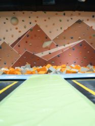 -反弹蹦床公园(南坪万达店)