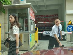 停车场入口-OPEN開全日自助餐厅·牛肉火锅·海鲜(佛山希尔顿酒店)