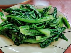 炒油麦菜-银峰农庄·特色烧鸡·鲜无花果浸鸡
