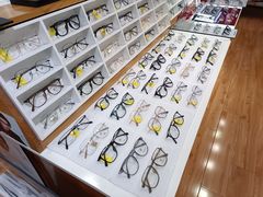 -MiRi眼镜·蔡司·星趣控·尼康控优点视觉合作店(南京东路店)